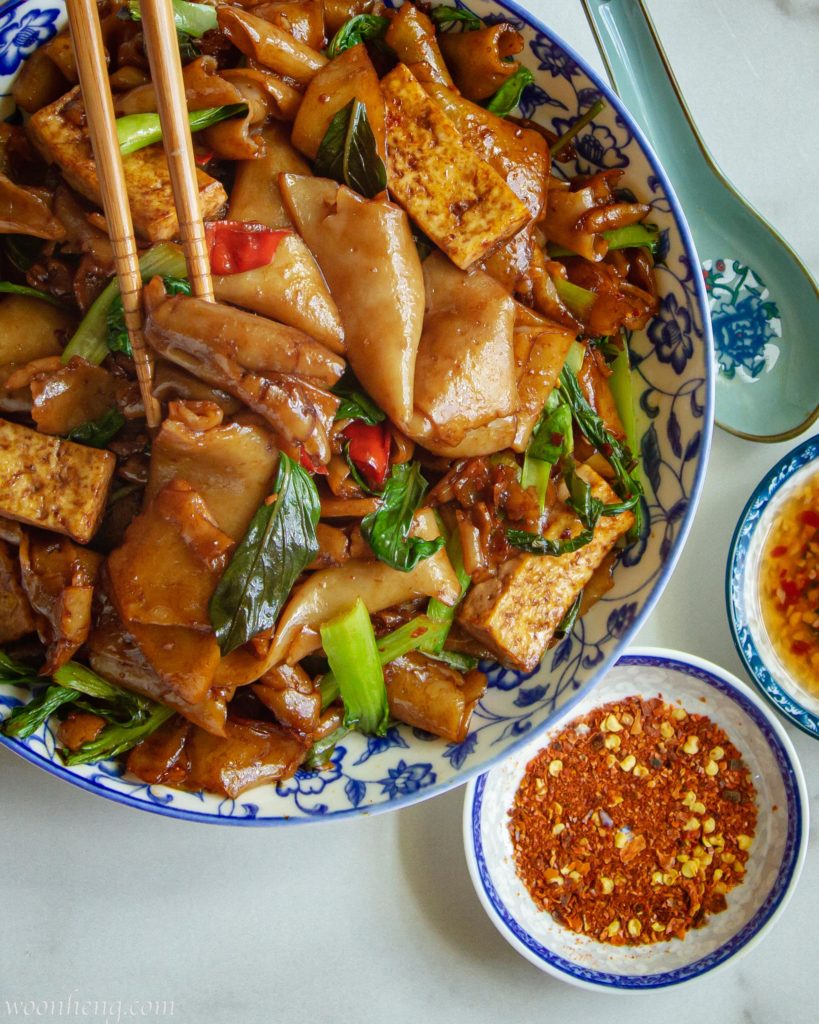How to Make Vegan Pad Kee Mao (Drunken Noodles) - WoonHeng