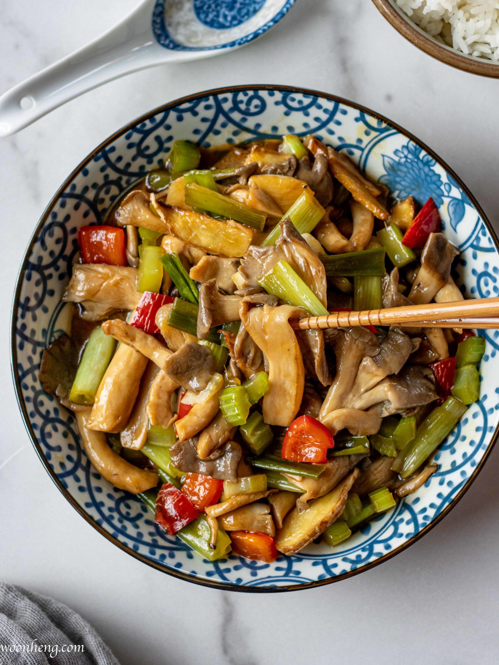 The Easy 20-minute Mushrooms Stir-fry that You Need - WoonHeng
