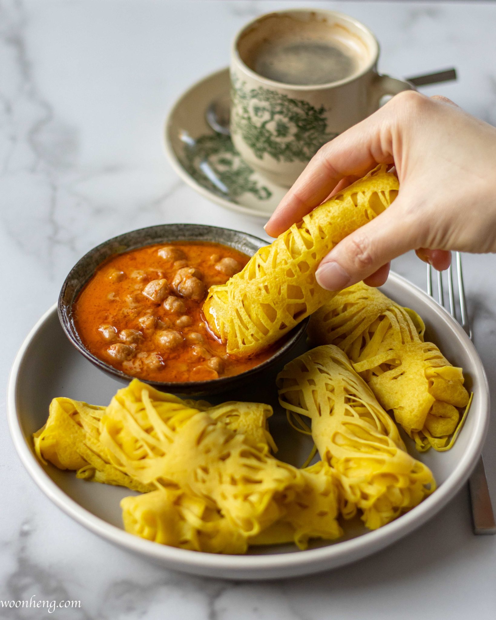 Net Jala How to Make Roti Jala (Net Crepe) '网煎饼' - WoonHeng