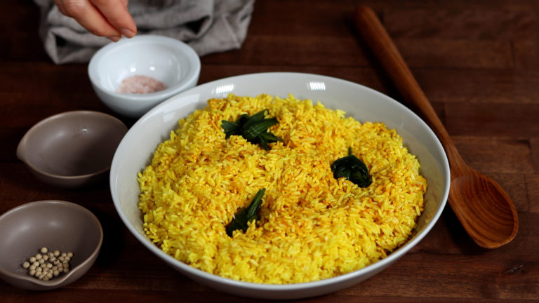 How to make a Perfect Nasi Kunyit (Turmeric Rice, 黄姜饭) - WoonHeng
