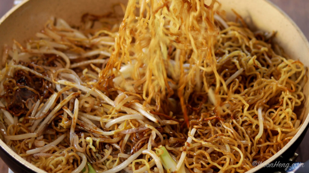 cantonese-soy-sauce-fried-noodles