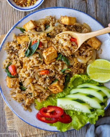 The 15-minute vegan Thai Basil Fried Rice You Need - WoonHeng