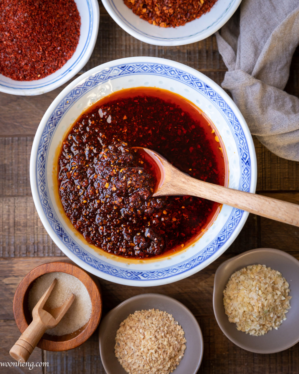 The BEST 5-minute Chili Oil You Need Now - WoonHeng